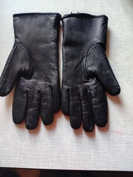 Продам перчатки б/у но в отличном состоянии  размер 8.5