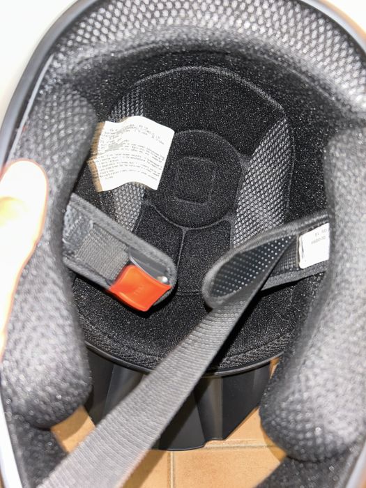 Capacete usado apenas 4 vezes