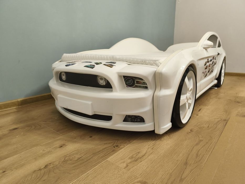 Łóżko samochód materac