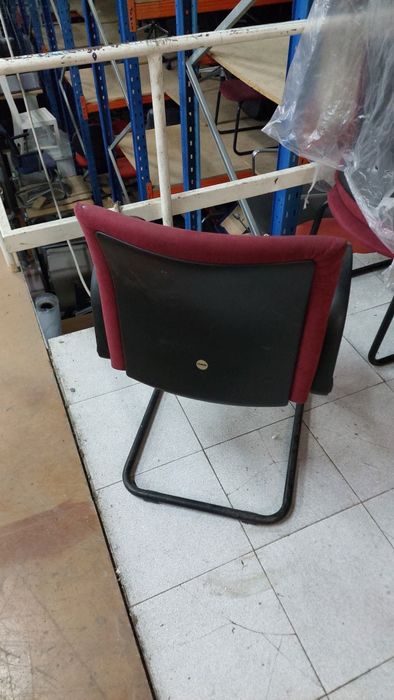 Cadeiras fixa com e tecido bordou