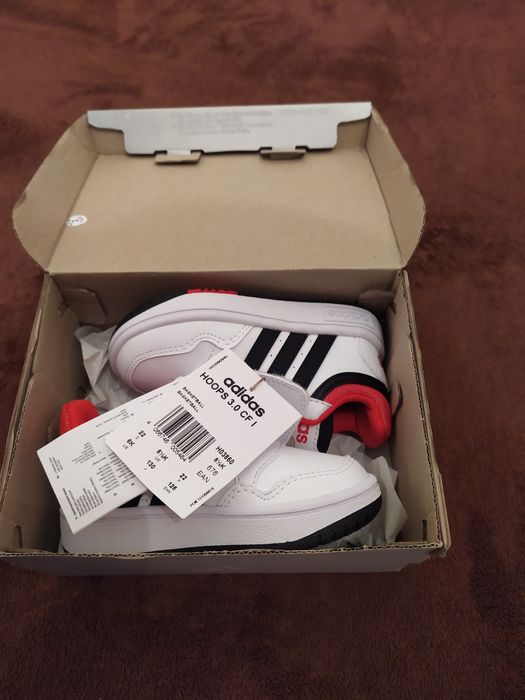 Vendo sapatilhas adidas de criança n.22