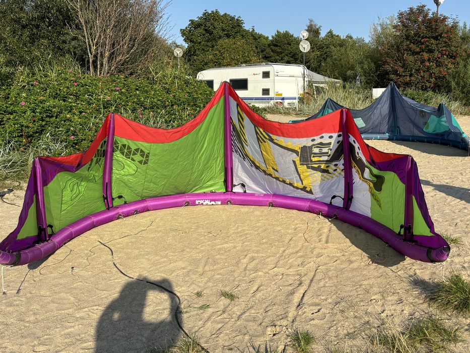 Zestaw latawców North Evo 8 i 11m z barem