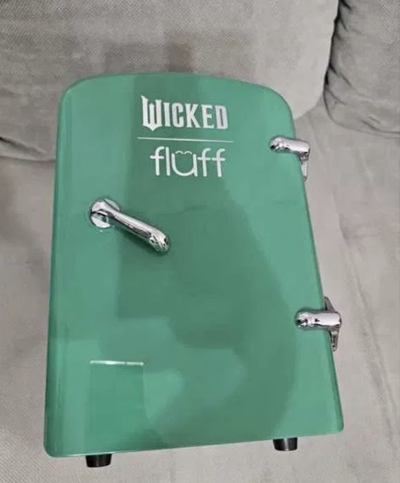 Mini lodówka kosmetyczna Fluff / Wicked – NOWA