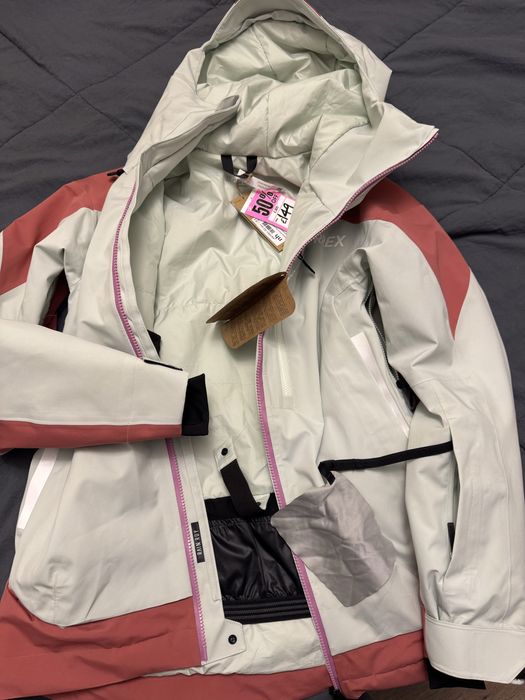 Женская горнолыжная сноубордная куртка Adidas Terrex