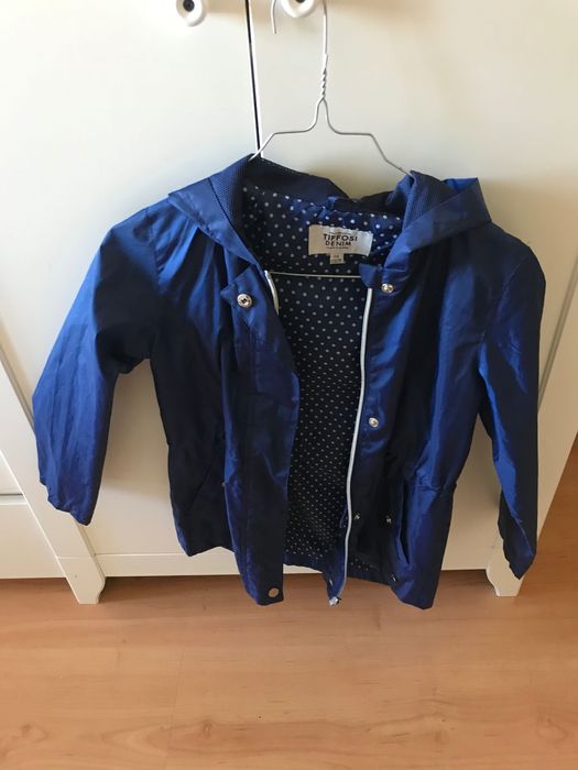 Casaco Rapariga impermeável azul com capuz