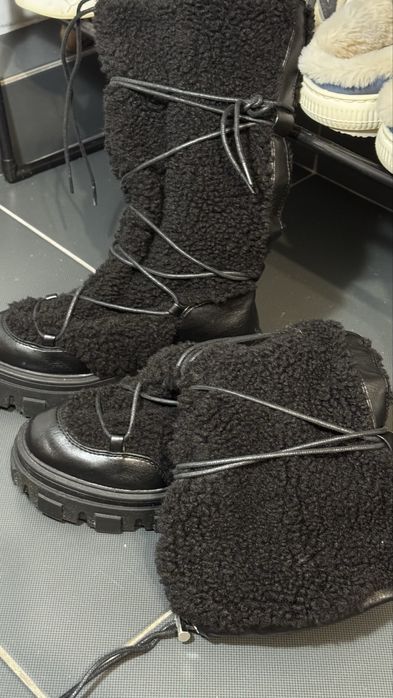 Зимові чоботи, снігоходи, місяцеходи,  черевики