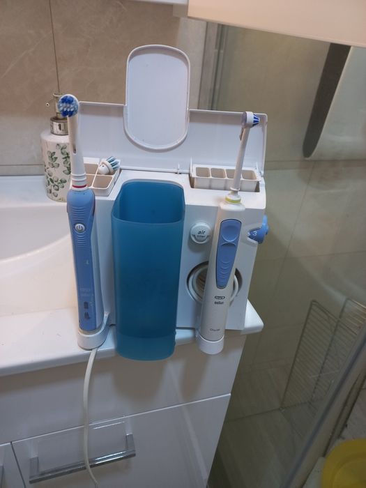 Escova dentes elétrica. Centro dental oral B