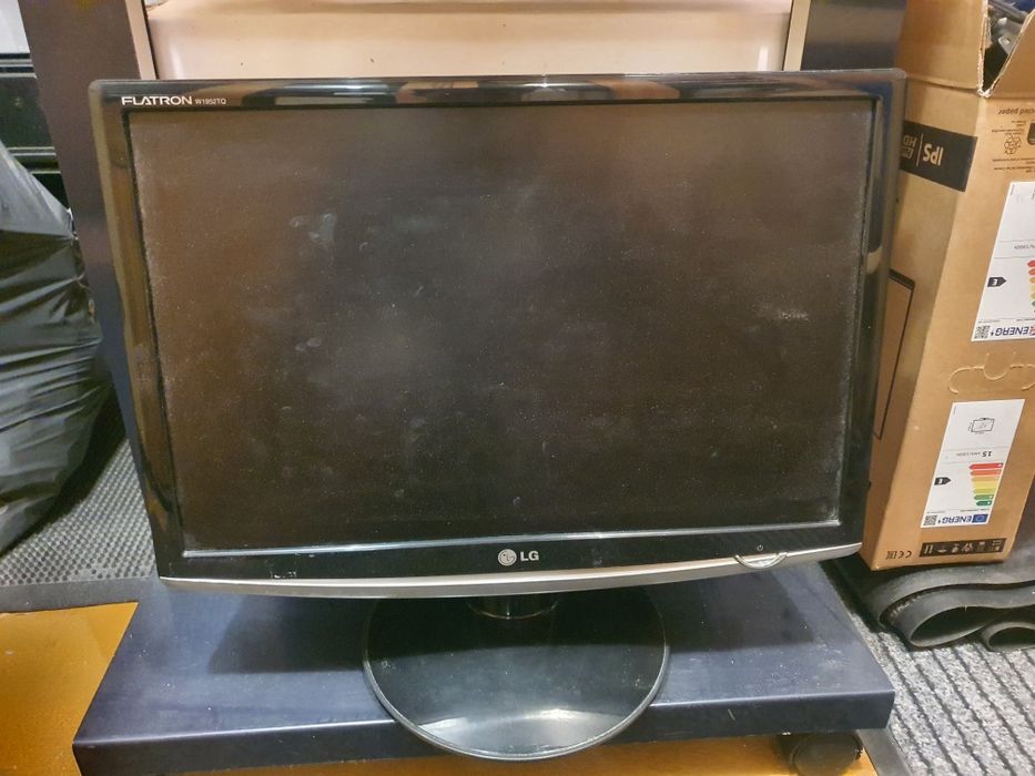 Monitor LG Flatron W1952TQ wielosztuka