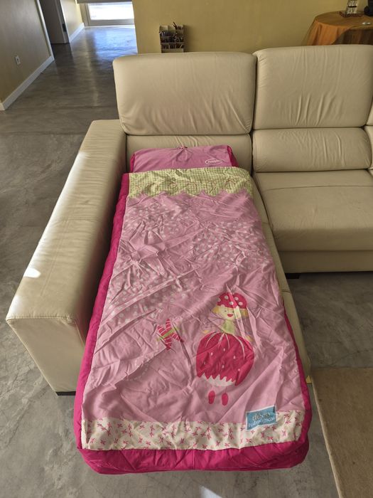 Saco cama e colchão insuflável integrado