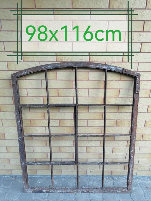 Stare okno żeliwne metalowe
