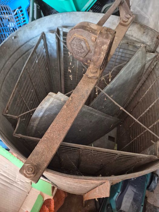 Miodarka ręczna do miodu