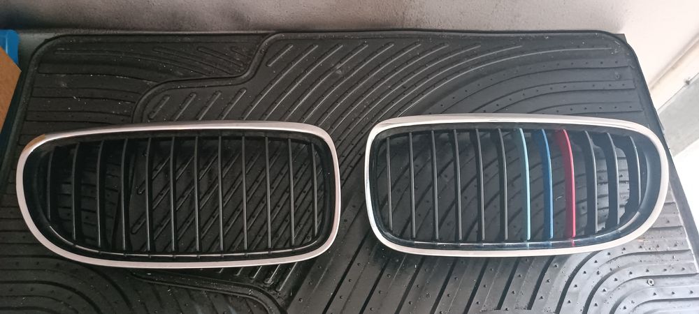 Grelhas originais para BMW e90, e91, e92.