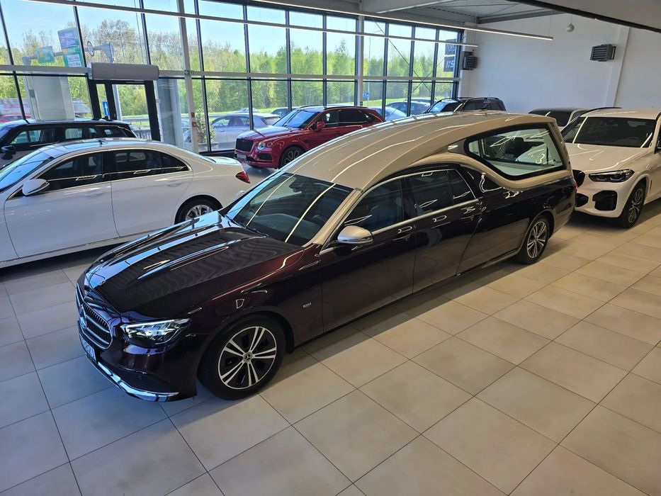 Mercedes-Benz Klasa E EDYCJA MAYBACH LONG !!! / Karawan /Specjalny Pogrzebowy / /
