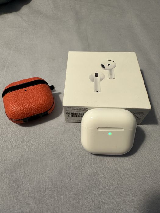 Apple AirPods 4 ANC