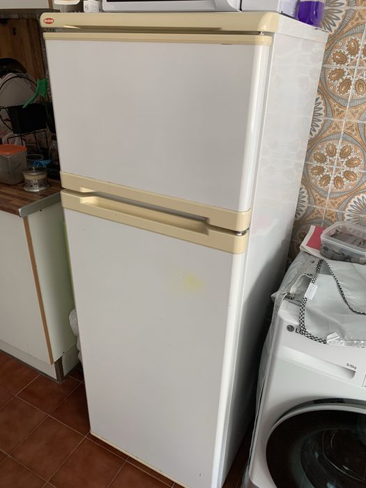 Frigorifico becken e mesa manicuri