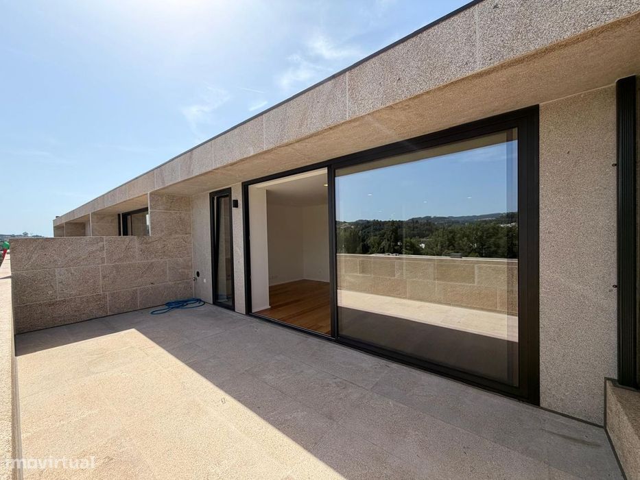 Penthouse T2 Nova com Terraço e Vista Panorâmica Desafogada