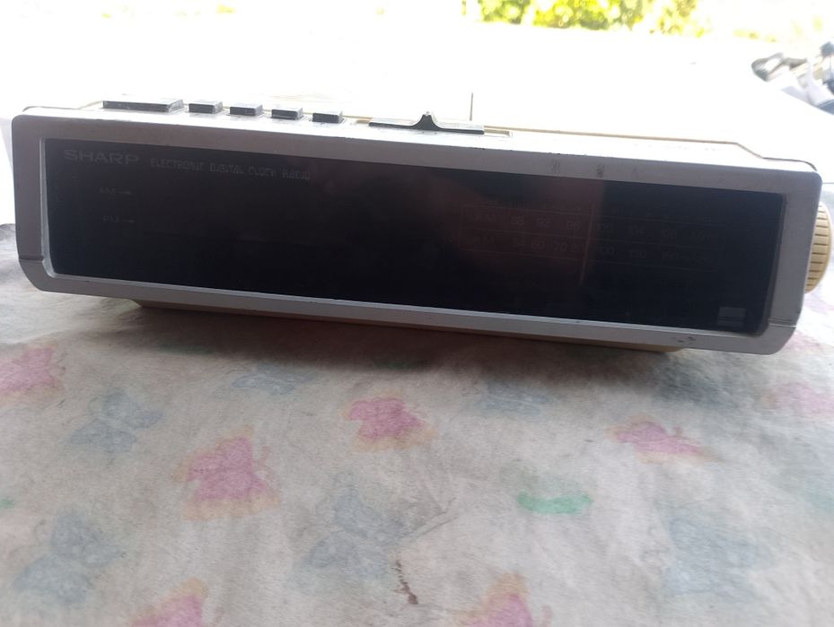 Radio relógio Sharp502946663645194243