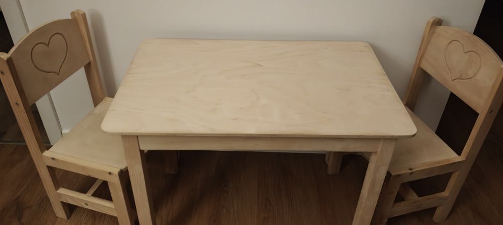 Stolik i krzesełka dla dziecka