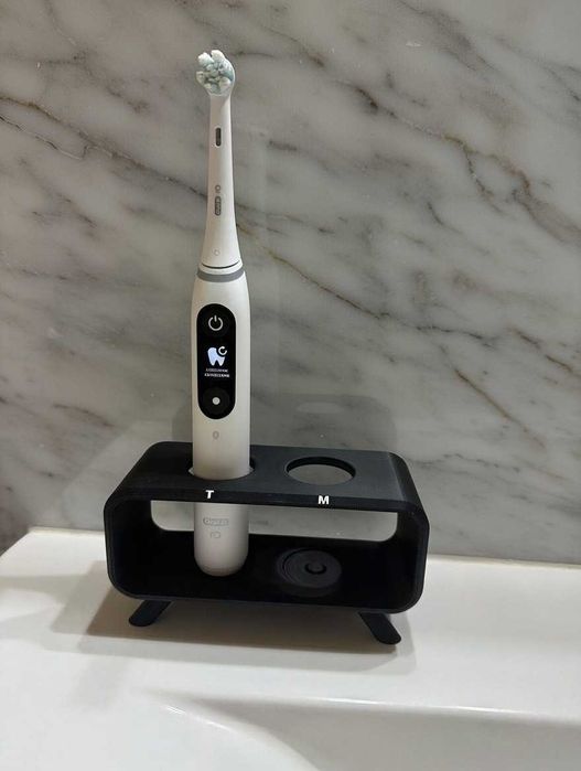 Uchwyt na Szczoteczkę Oral B IO z PERSONALIZOWANYMI iNICJAŁAMI !!!