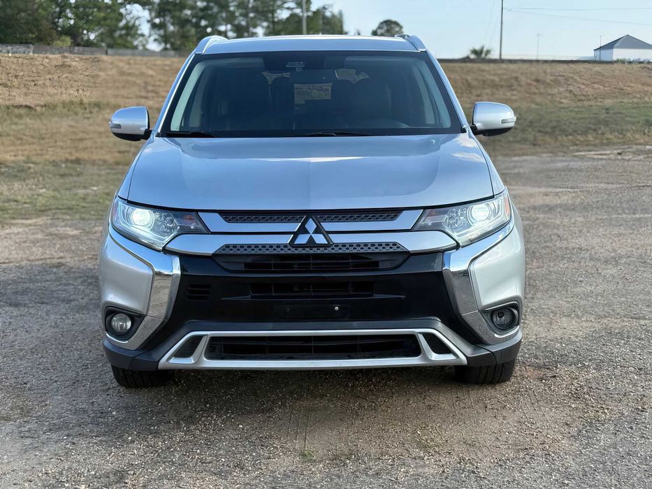 Mitsubishi Outlander      2020