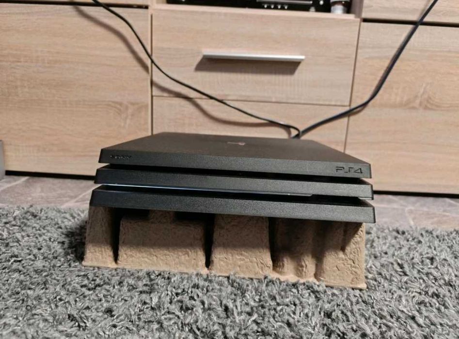 Продам PS 4 Pro 1 ТВ