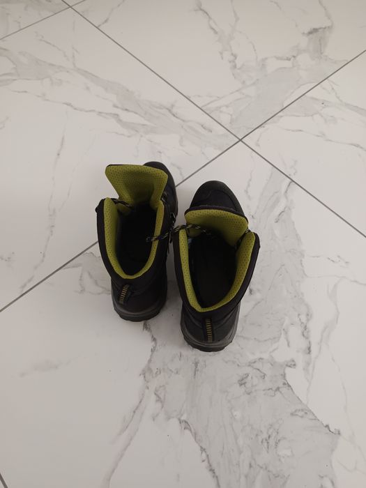 Продаються зимні ботінки