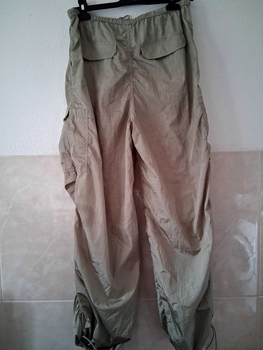 Calça H&M,com camisola Prettylittlething.