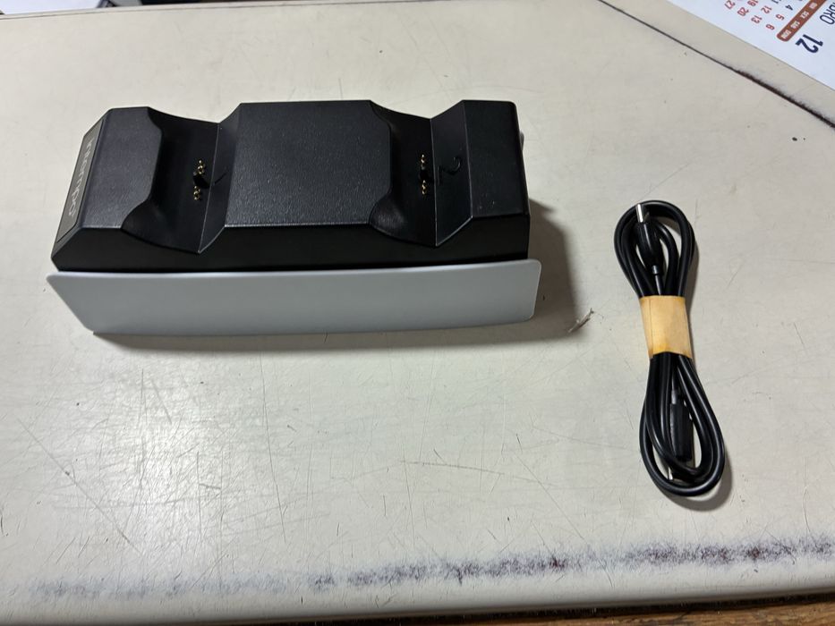 Vendo carregador de comandos da ps5 da para dois comandos