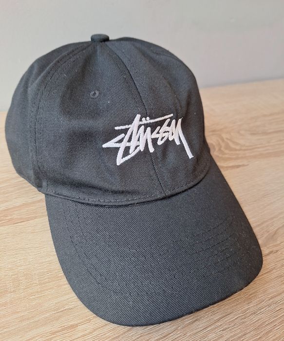 Czarna kaszkietówka Stussy