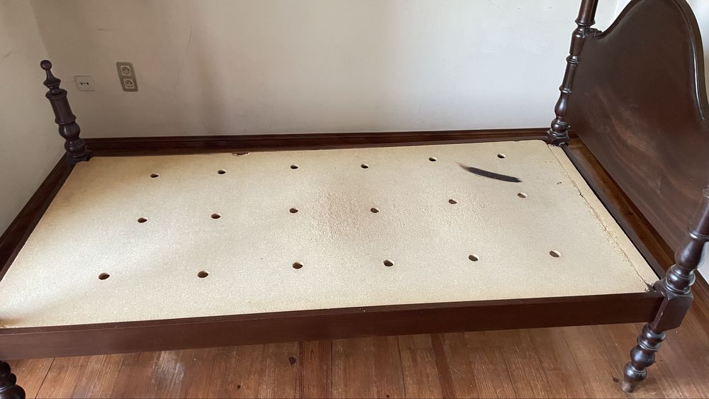 Cama de solteiro com estrado e colchão