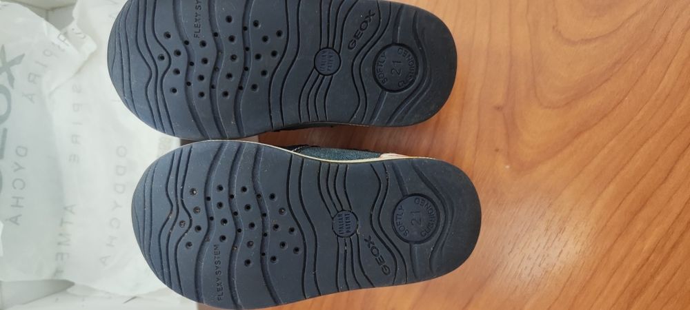 Sapatos Geox número 21
