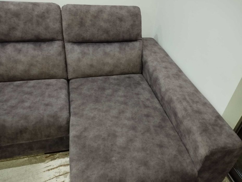 Sofá com chaise longue