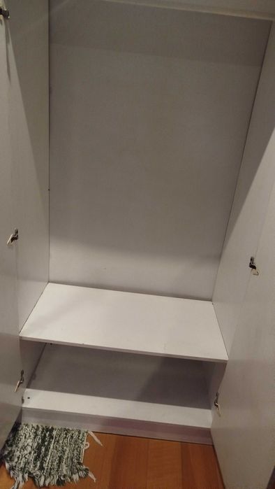 Guarda fatos e 2 mesinhas cabeceira e cama