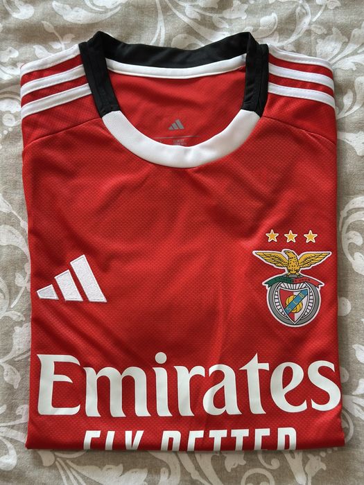 Camisolas de futebol de varios clubes