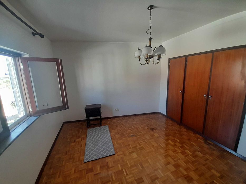 Moradia V3 1º andar com garagem e terraço em Nossa Senhora das Neves