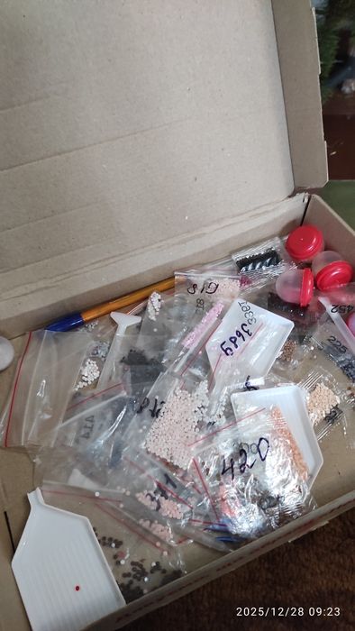 Алмазные вышивки не доделаные