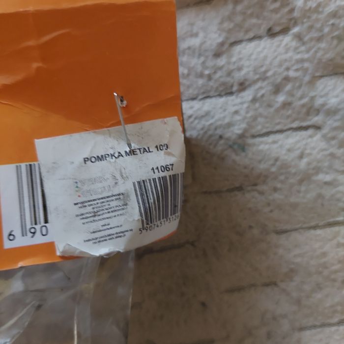 Nowa pompka nożna do roweru.
