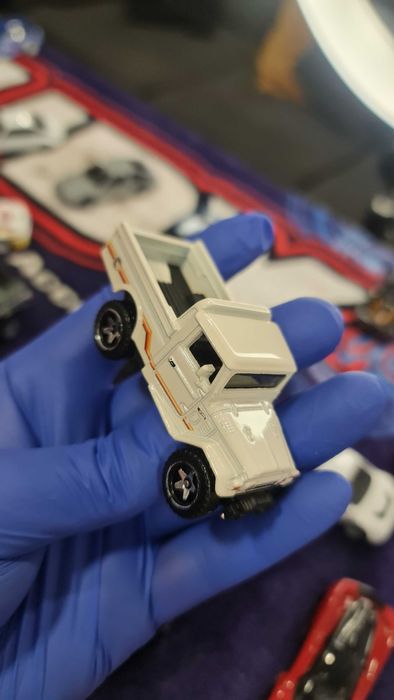 Hot WHEELS Mainline - TH Toyota Land Cruiser Treasure Hunt