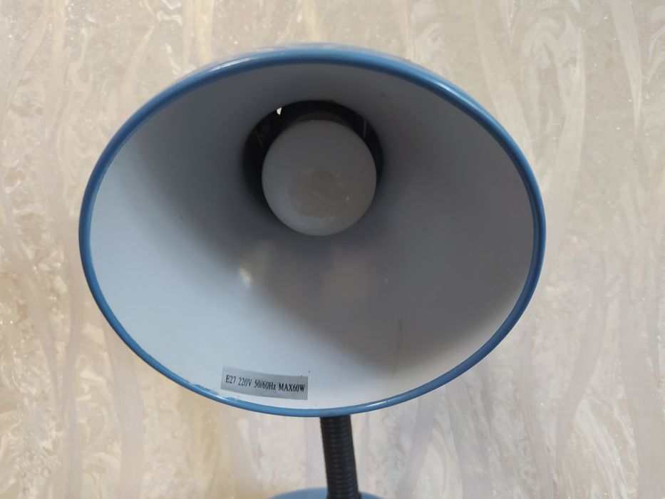 Настольная лампа.