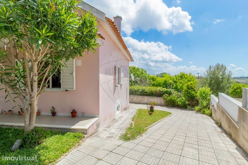 T3 Detached House for Sale