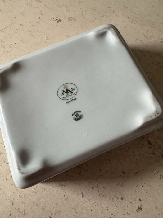 Guarda joias vista alegre Samatra, muito bom estado. Medidas 12cm-10cm