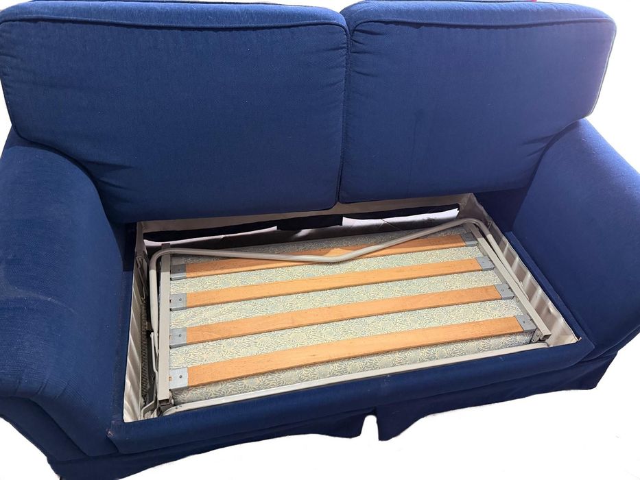 Sofá cama de tecido azul de óptima qualidade
