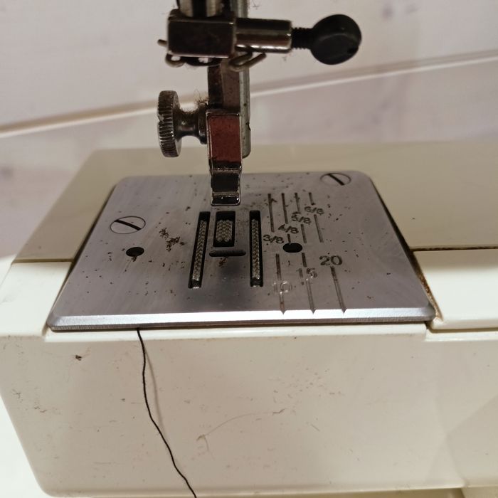 Maszyna do szycia Privileg 1408.