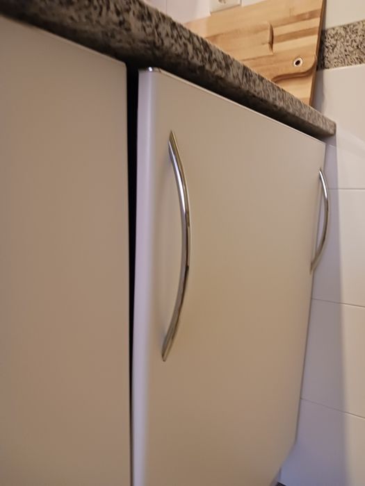 Puxadores em inox  para portas de armarios de cozinhas ou roupeiros