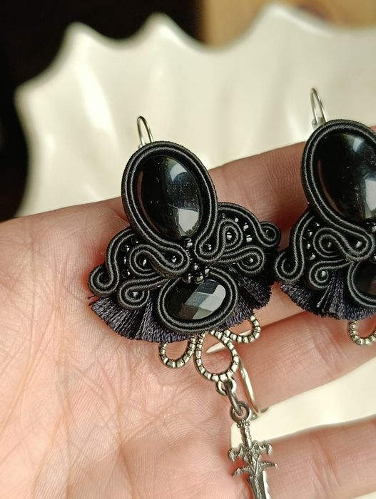Całkowicie czarne kolczyki sutasz soutache z onyksami gotyckie goth