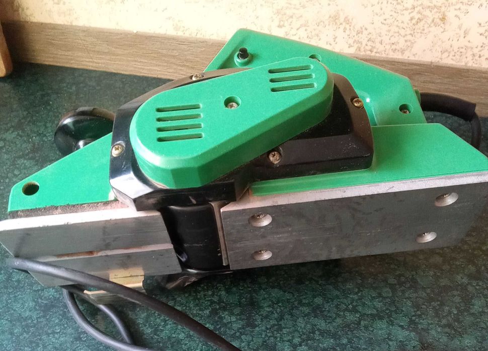 Strugarka elektryczna Hitachi w doskonałym stanie.