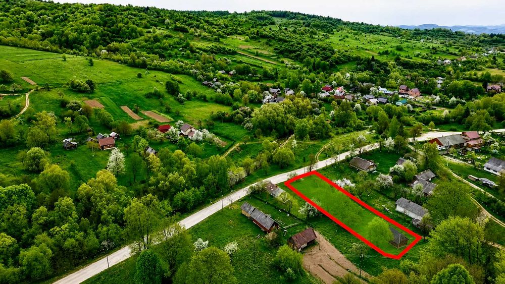 Будинок з ділянкою в карпатському селі Орів