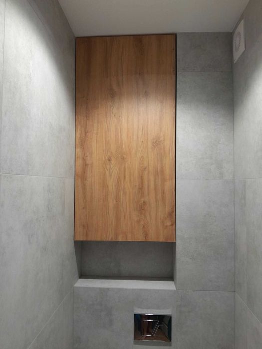 Solidne Meble Na Wymiar / Meble łazienkowe / Szafki nad WC / Garderoby