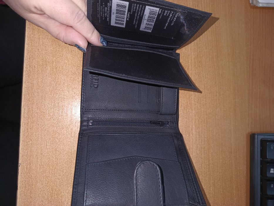 Продам новий  шкіряний чоловічий гаманець!