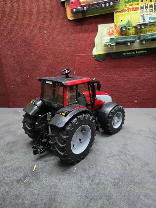 Bruder Valtra T 191.